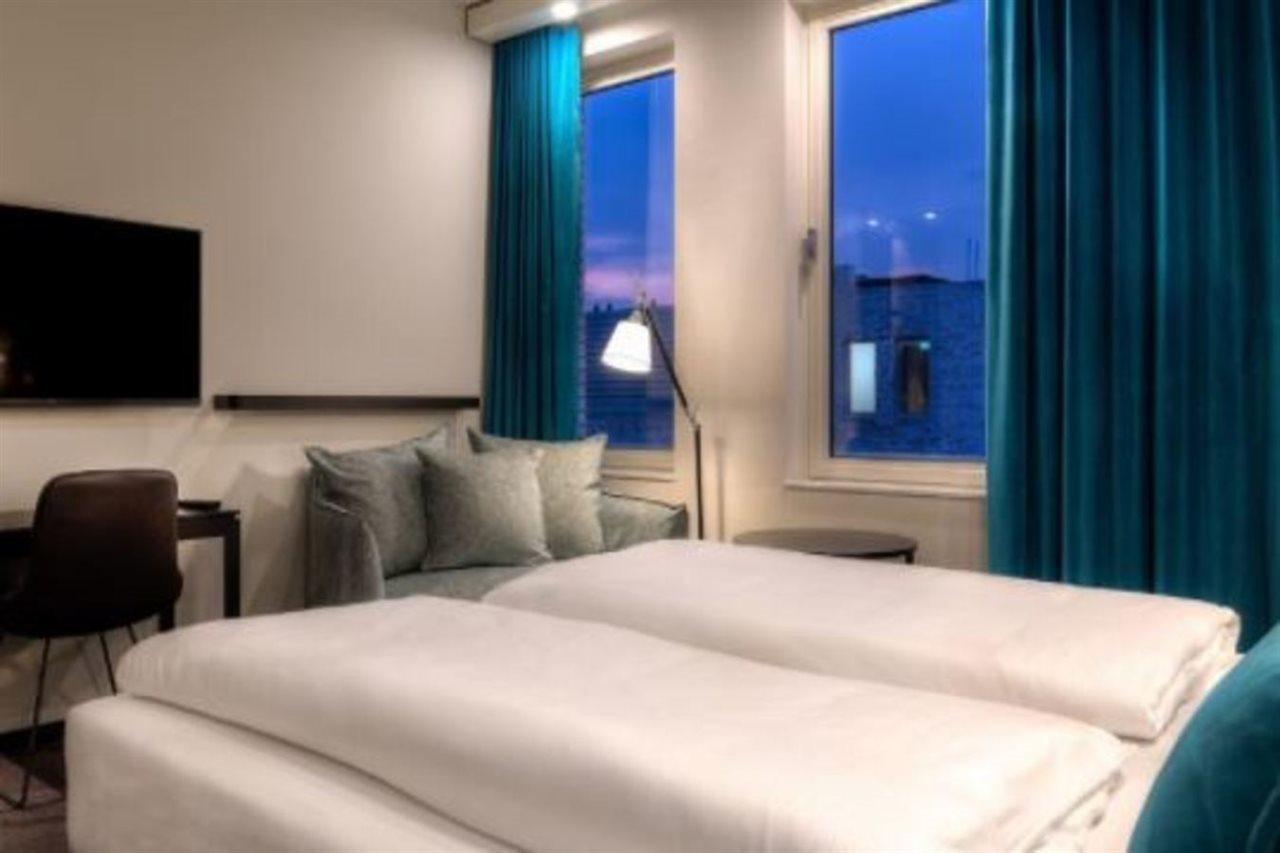 Motel One Amsterdam-Waterlooplein Bagian luar foto