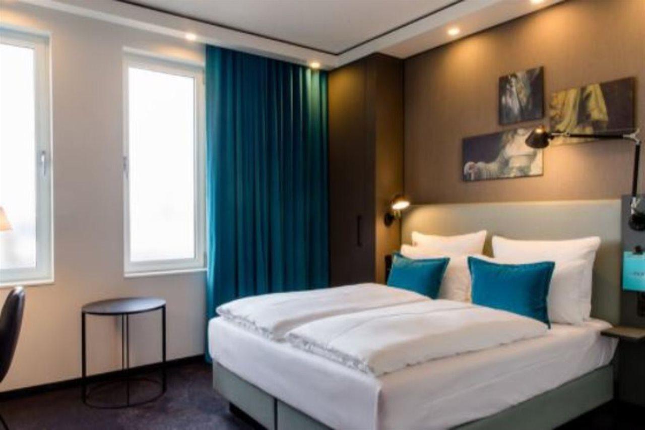 Motel One Amsterdam-Waterlooplein Bagian luar foto