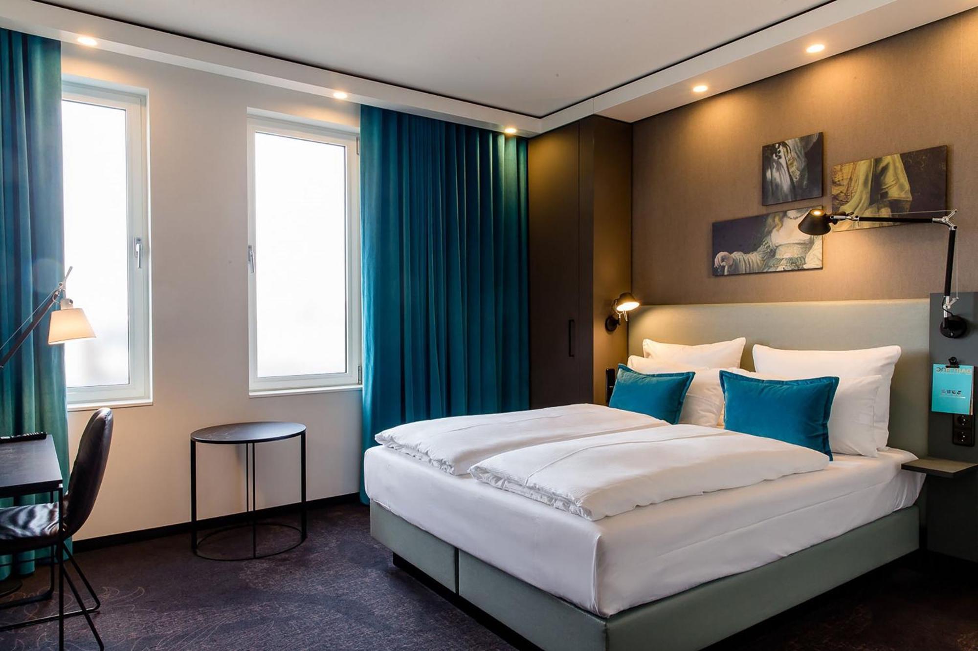Motel One Amsterdam-Waterlooplein Bagian luar foto