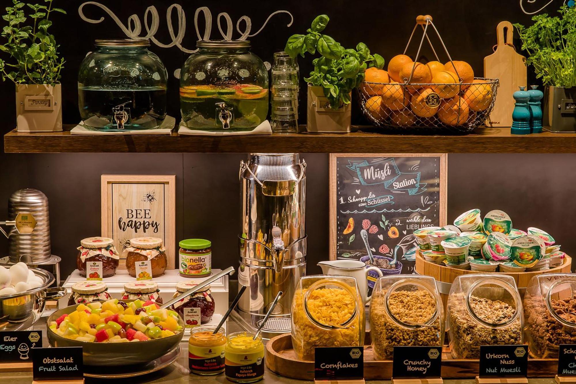 Motel One Amsterdam-Waterlooplein Bagian luar foto