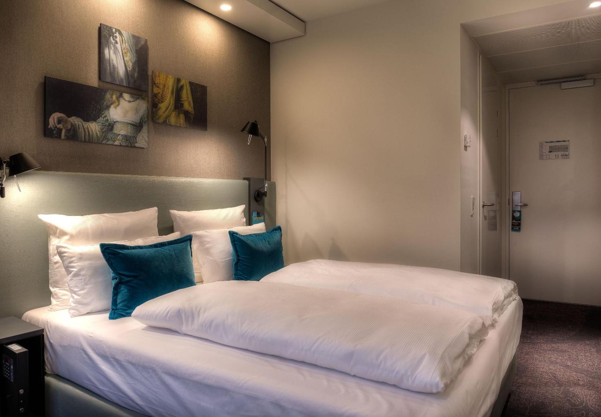 Motel One Amsterdam-Waterlooplein Bagian luar foto